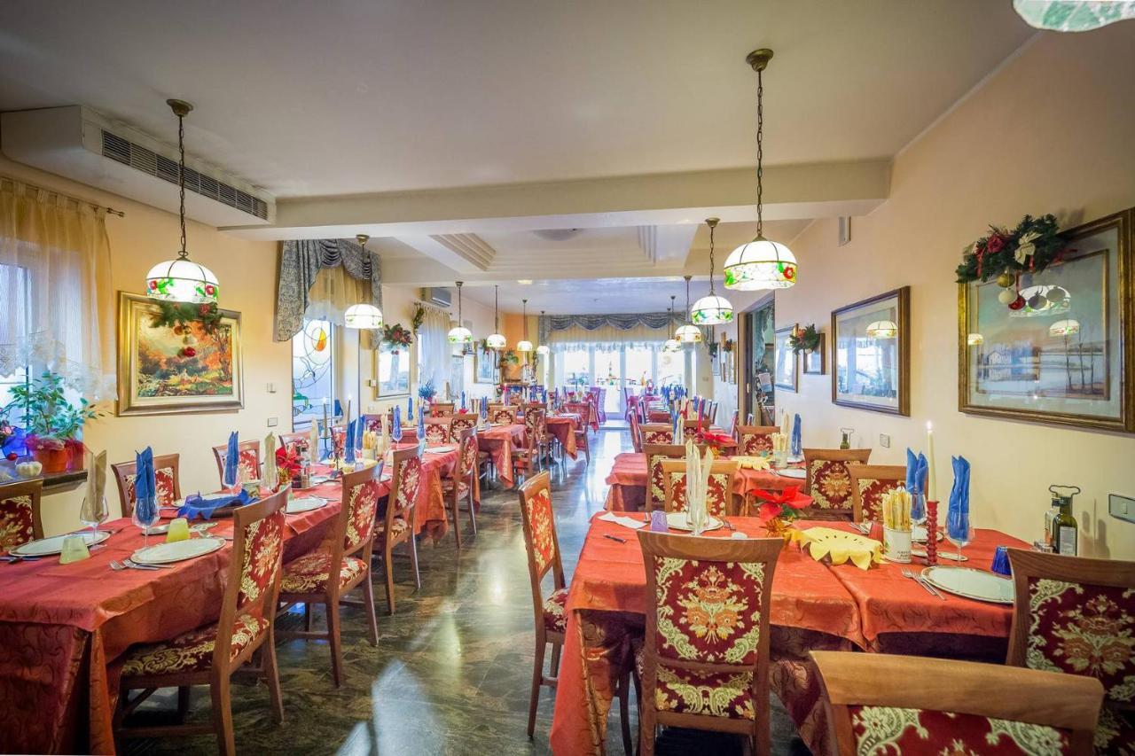 Albergo Ristorante Fabrizio Caorle Exterior foto